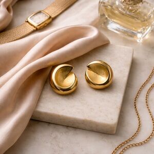 Vintage Deadstock Vendome Gold Tone Sculptural Shell Dome Pierced Earrings 1”